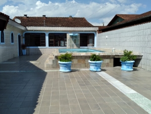 Casa em Mongaguá - Jardim Leonor